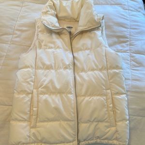 Cream Puffer Vest from Old Navy. Fleece lined with two side pockets. Size M